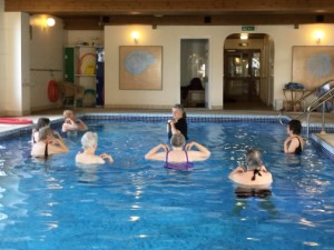exercise class in swimming pool. Photo by HelpStation